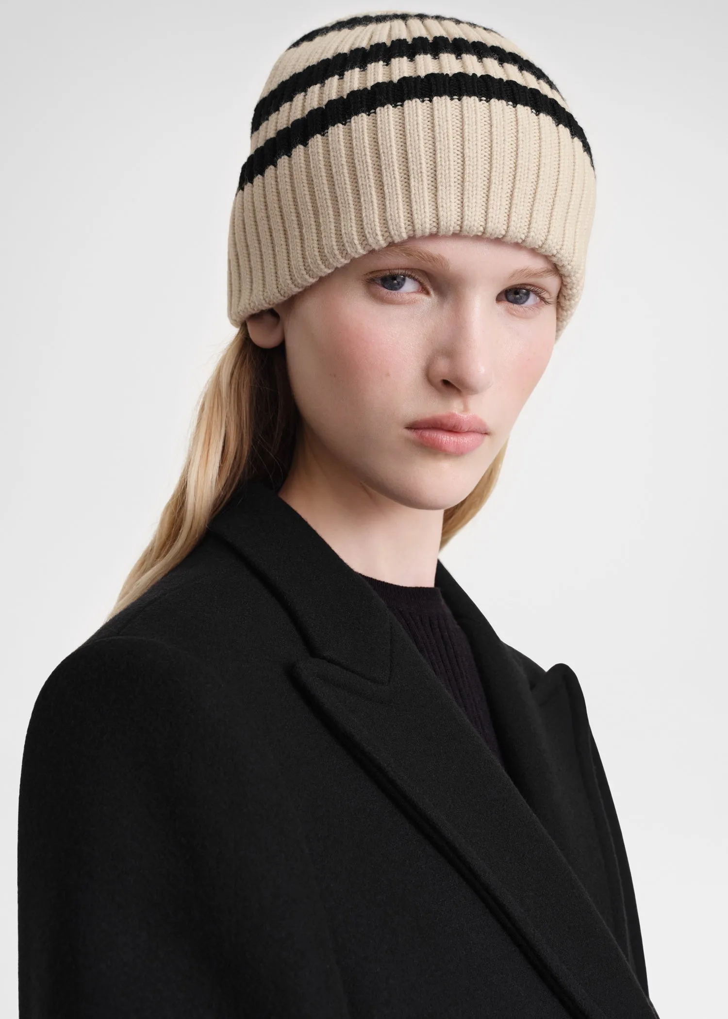 Signature stripe beanie light sand