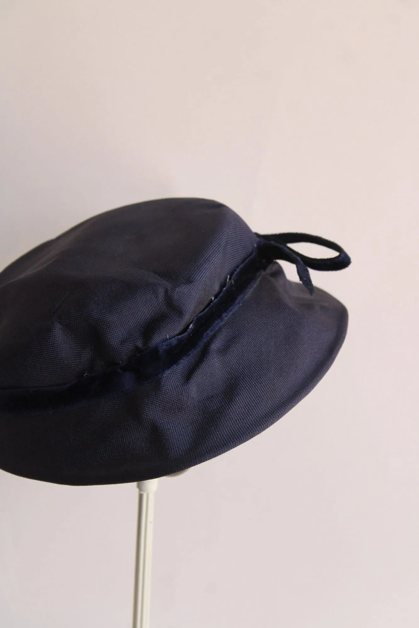 Vintage 1940s 1950's Navy Blue Silk and Velvet Cloche Hat