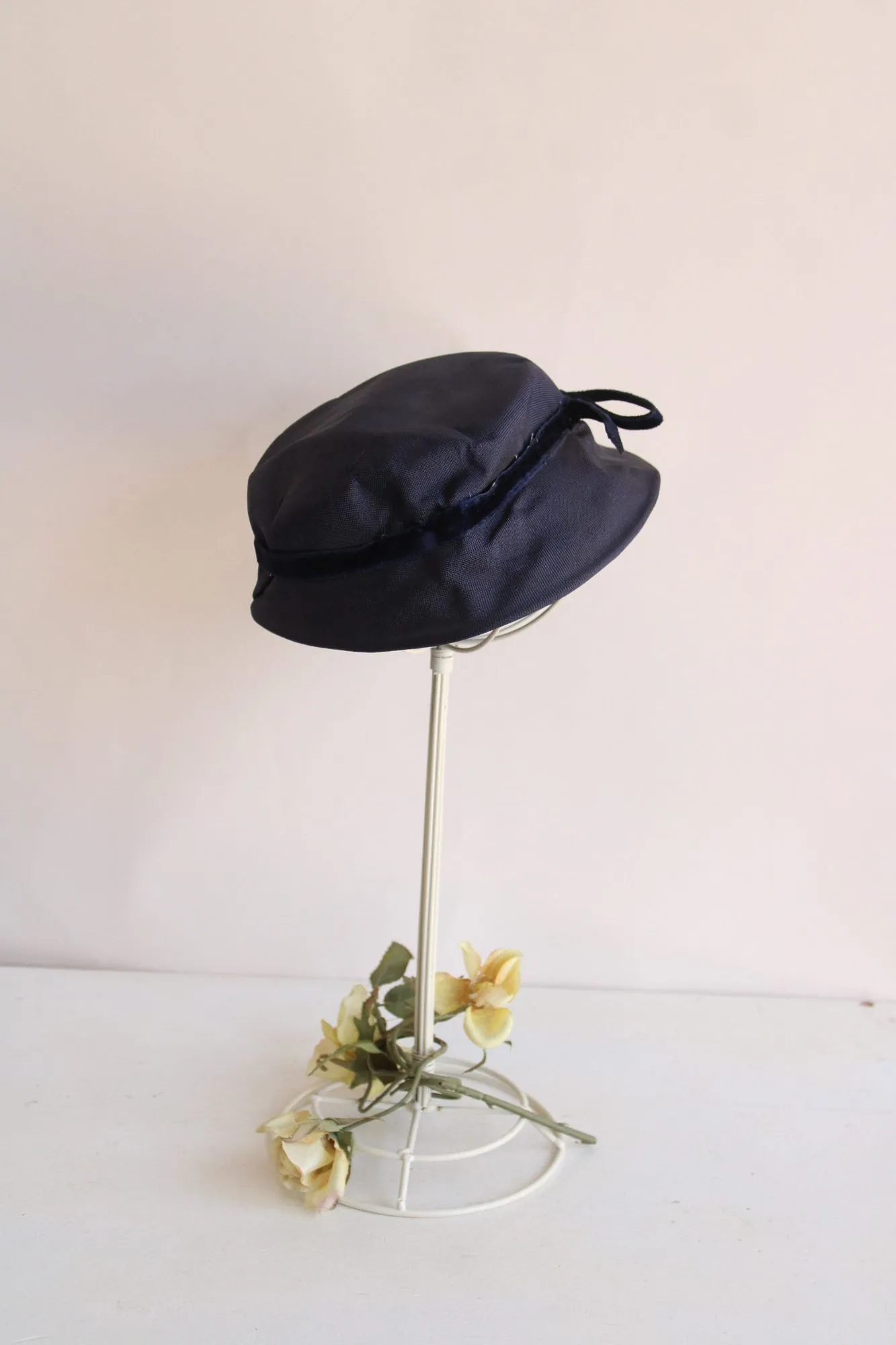 Vintage 1940s 1950's Navy Blue Silk and Velvet Cloche Hat