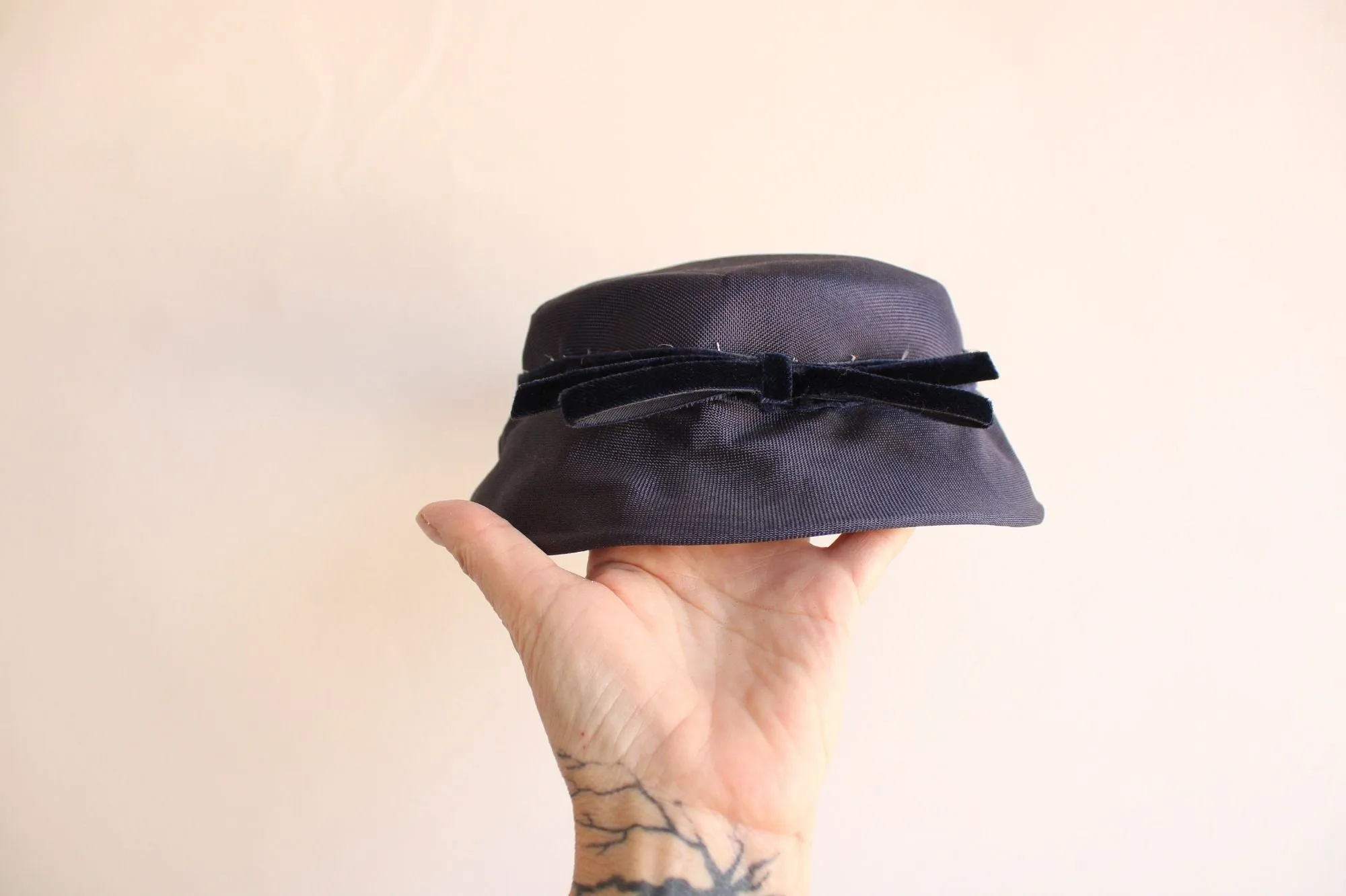 Vintage 1940s 1950's Navy Blue Silk and Velvet Cloche Hat