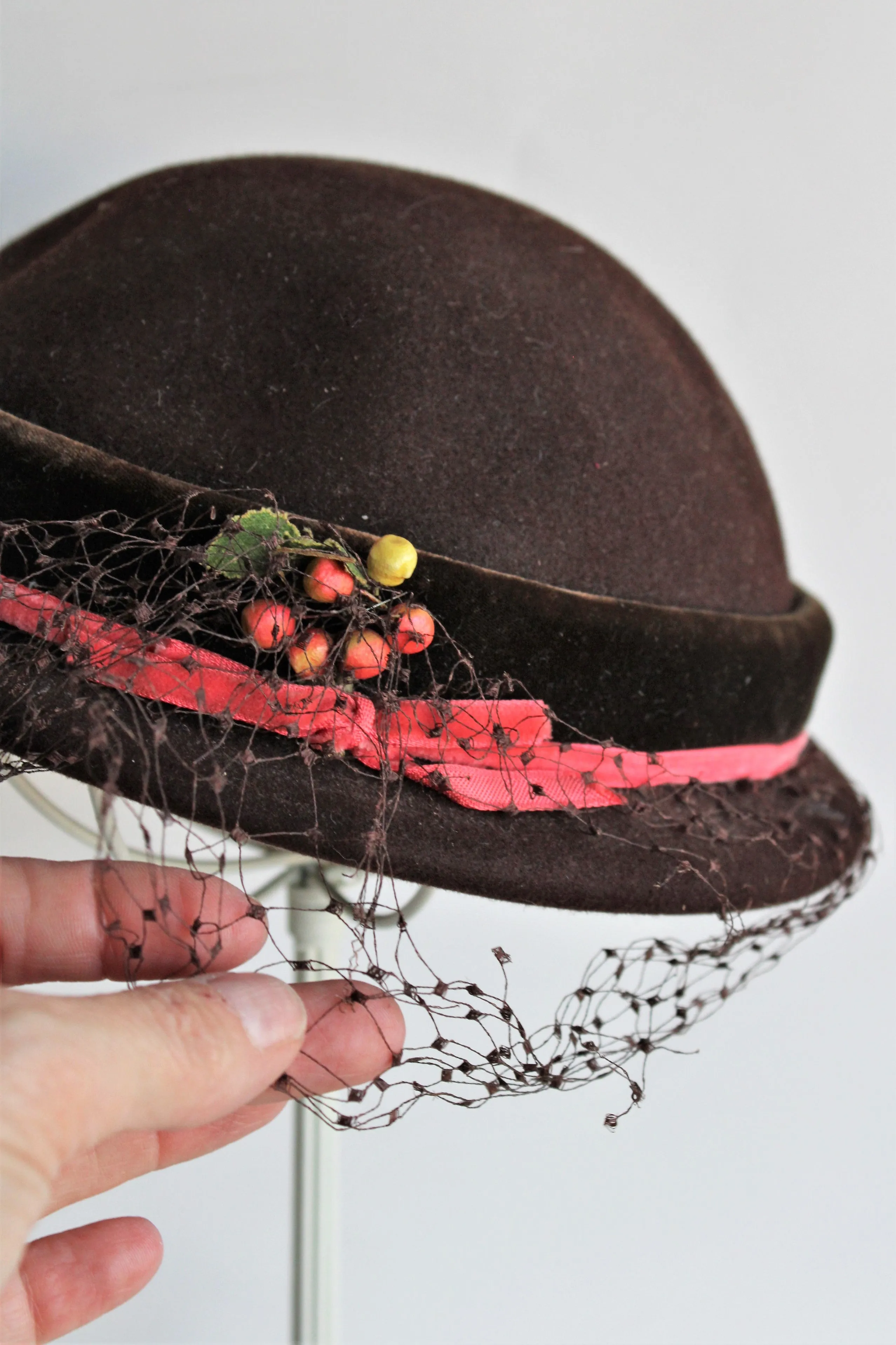 Vintage 1950s Bonwit Teller Brown Hat with Veil