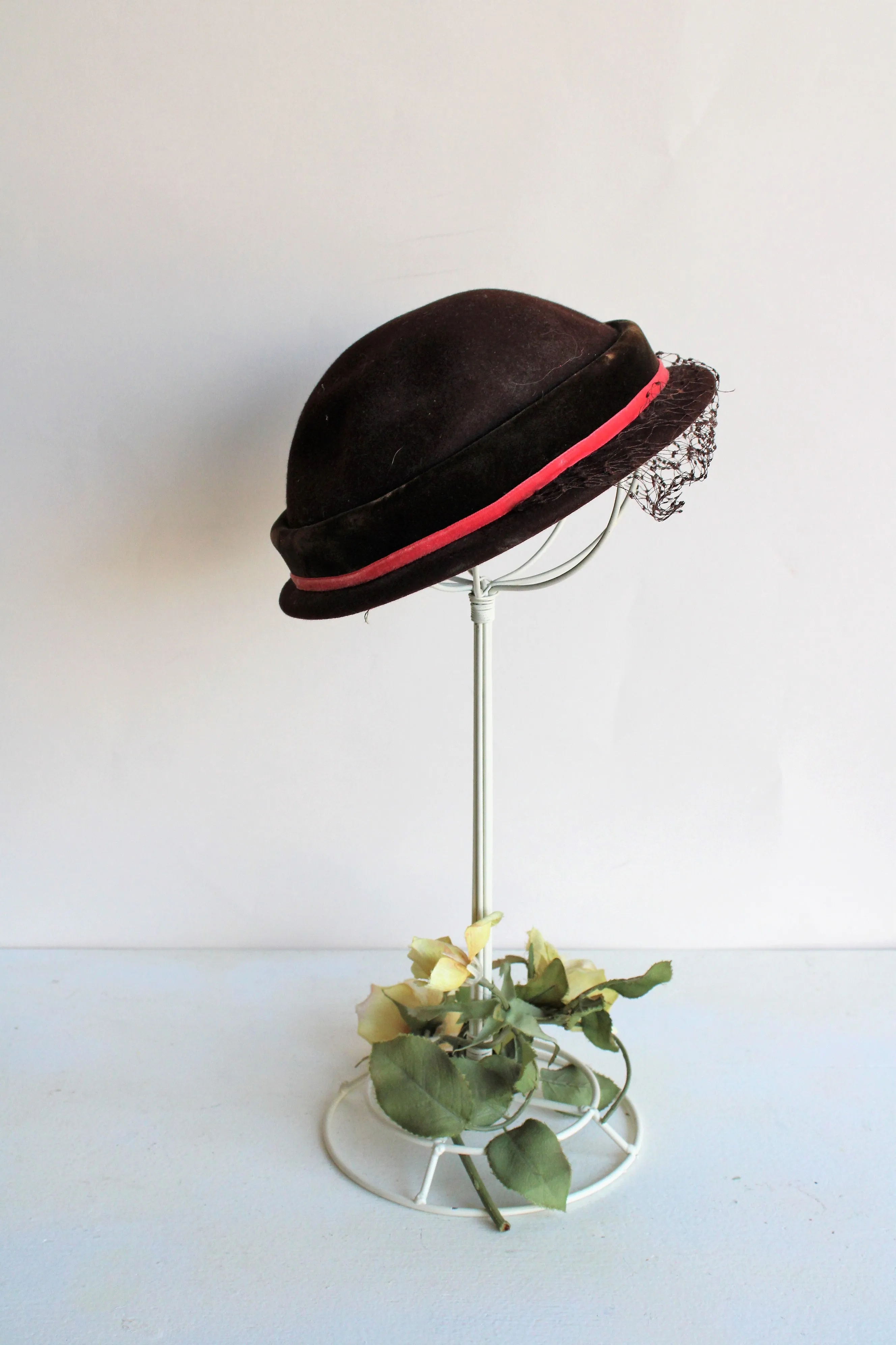 Vintage 1950s Bonwit Teller Brown Hat with Veil